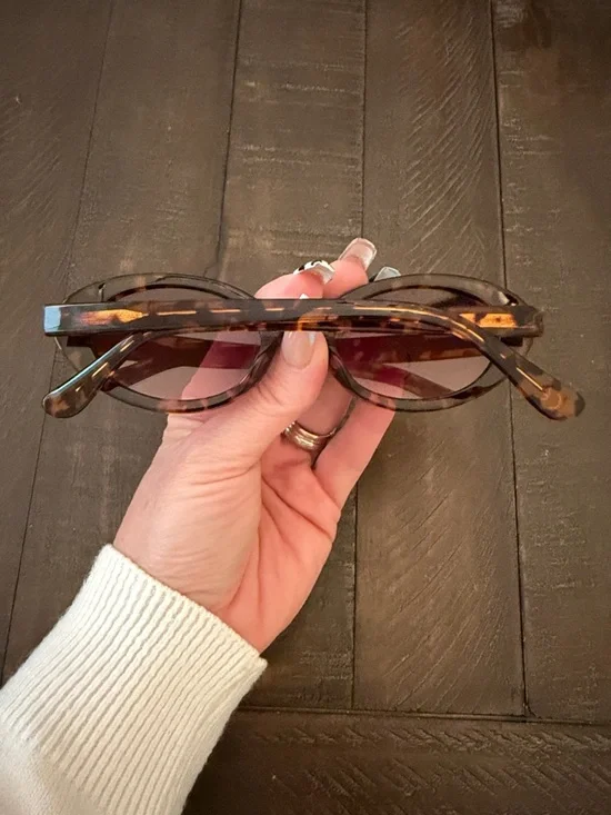 Madewell BEST SELLER
The Solina Oval Sunglasses - Picture 5 of 6